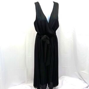 NWOT Naked Zebra Sleeveless Jumpsuit Black Pleated Wide Leg Front Tie V- Neck M.